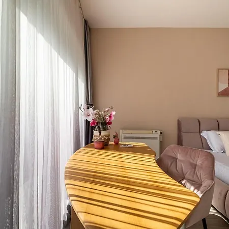 Black Sea Spacious 3br By Flat Manаger דירה וארנה